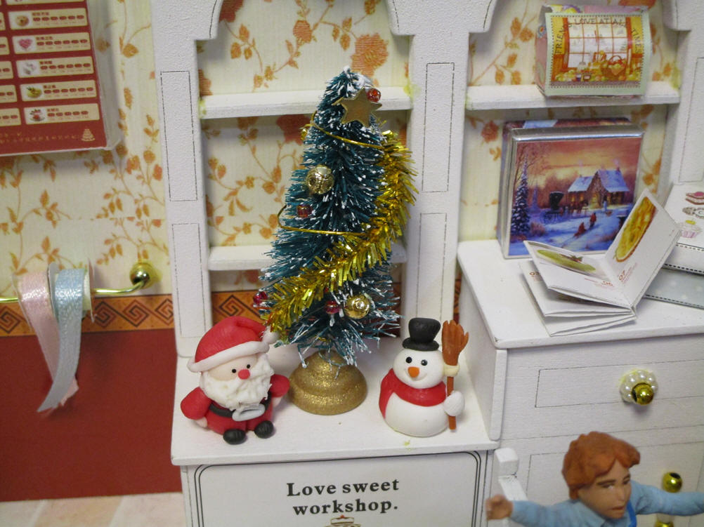 Christmas tree, Santa and a snowman
